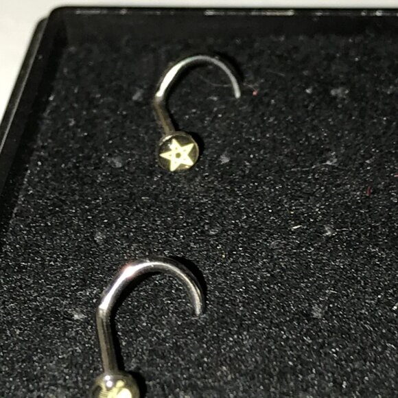 White and Black Pentagram 18 Gauge C-shaped Nose Ring - Picture 3 of 4